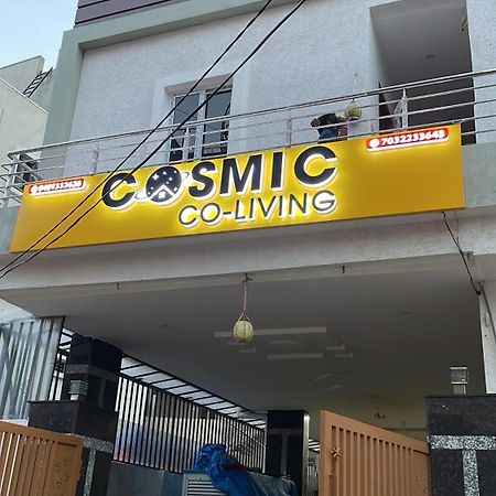Cosmic Hotel & Guest House Gachibowli Raidurg Haidarábád Kültér fotó