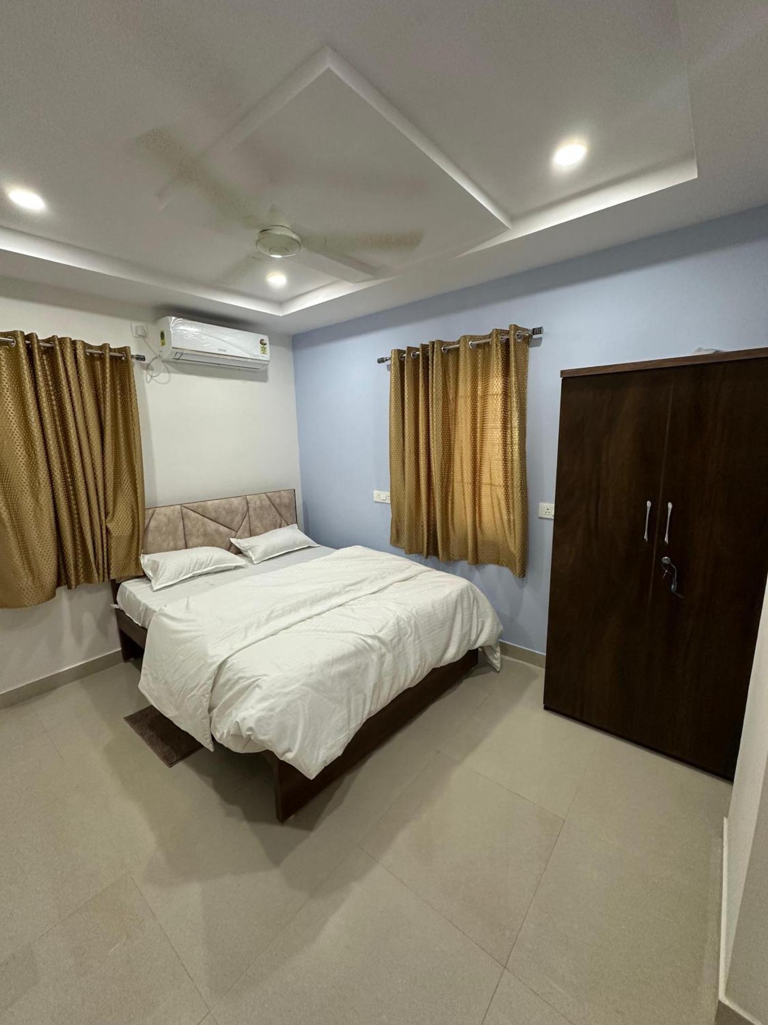 Cosmic Hotel & Guest House Gachibowli Raidurg Haidarábád Kültér fotó