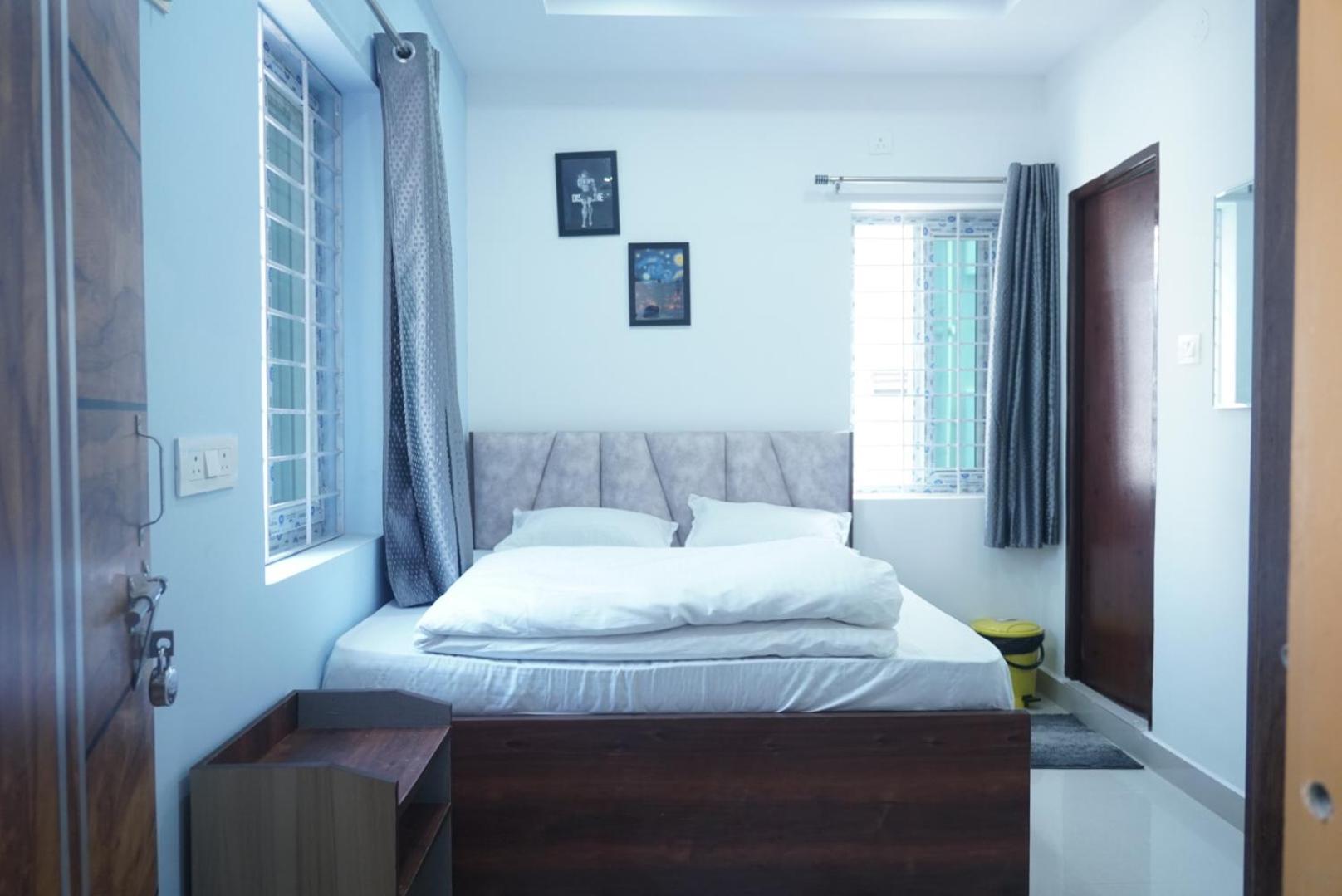 Cosmic Hotel & Guest House Gachibowli Raidurg Haidarábád Kültér fotó